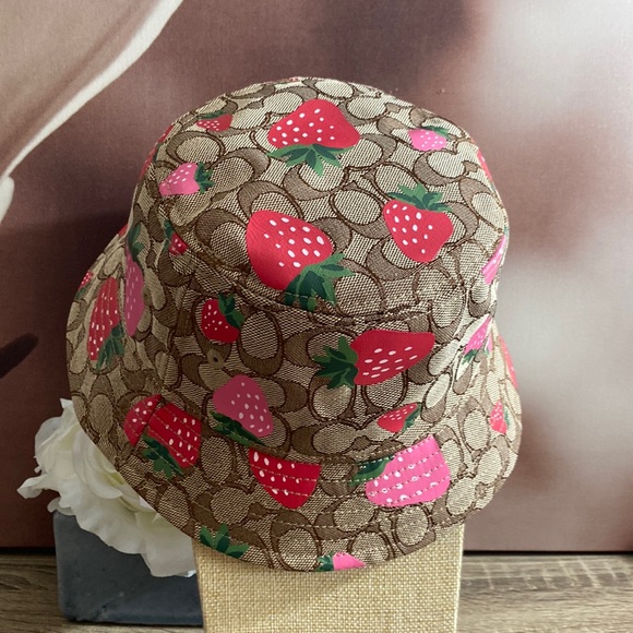 🍓Coach Signature Wild Strawberry Bucket Hat NTW - Picture 3 of 11